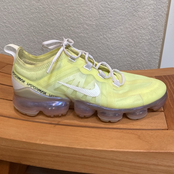NIKE EUC/GUC Air VaporMax SE in Luminous Green | sz 8.5 - Picture 11 of 16